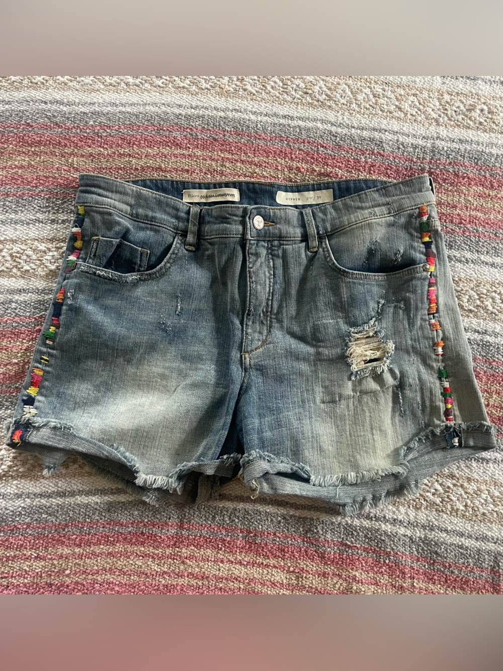 Pilcro the Letterpress Hyphen  Anthropologie Embroidered Denim Shorts 32 14 GUC